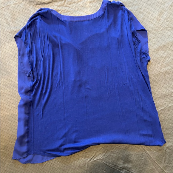 Lot of 3 blouses. All same style and size. 3 different colors. - Picture 4 of 6